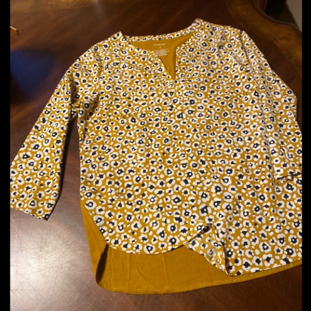 Van Heusen Women's Mustard Floral V-Notch Long Sleeve Top
